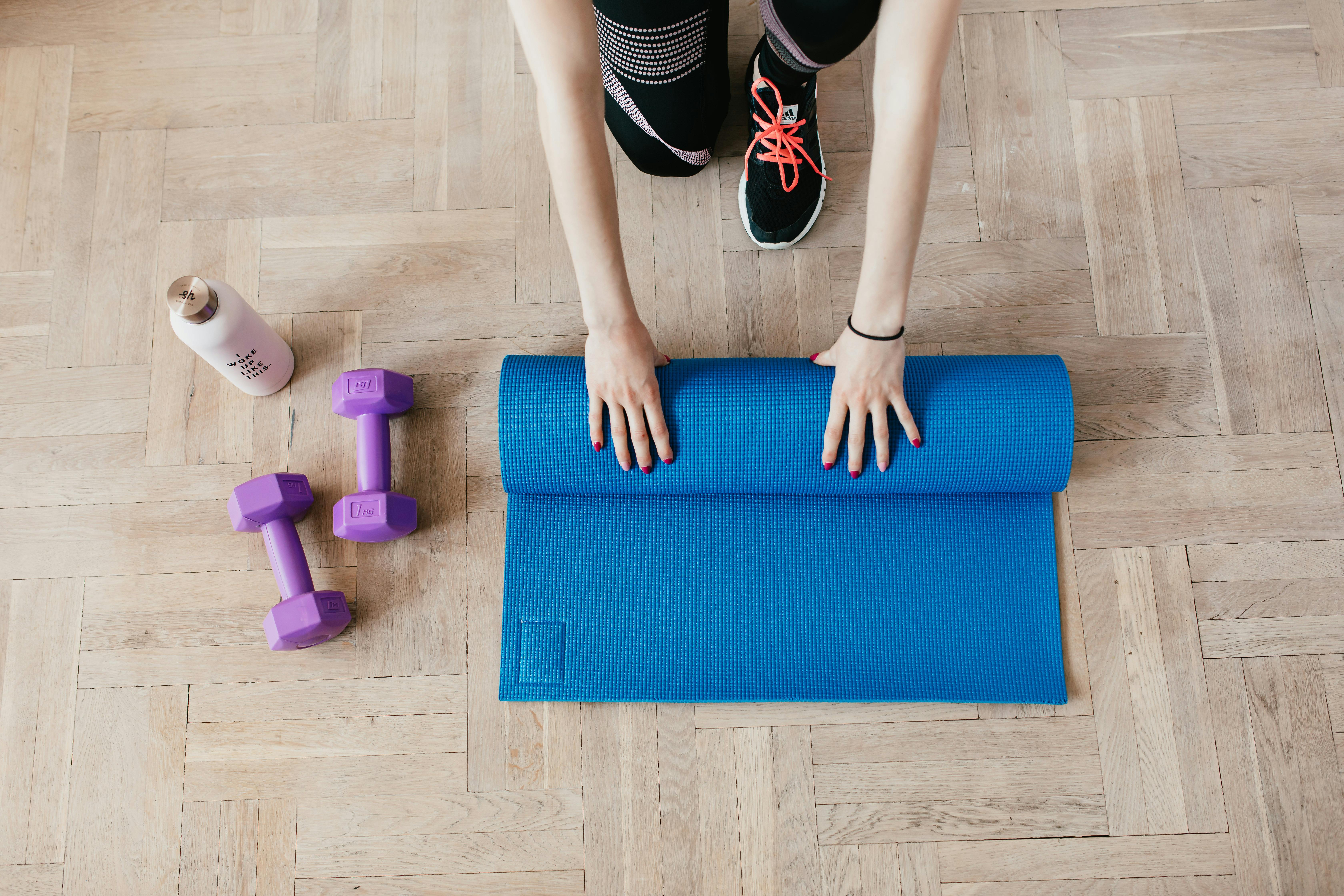 Atleta tomando gel energético entre juegos para un aporte rápido de glucosa