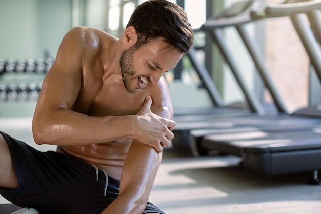 Pádel — Dolor de rodilla en pádel: causas, prevención y vuelta segura a pista