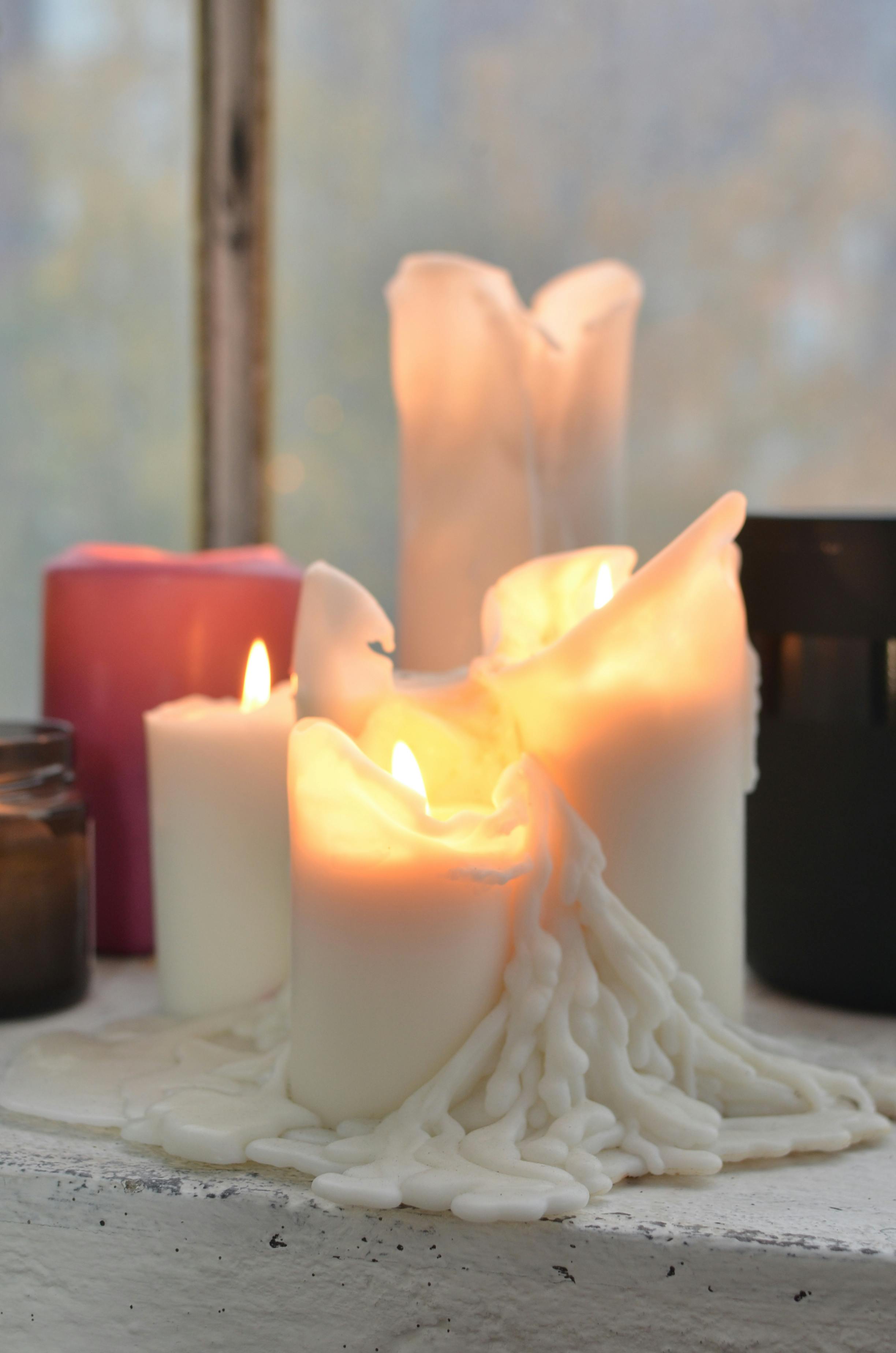 Regalo de pádel bellamente envuelto con lazo y papel festivo